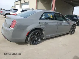 2019 Chrysler 300 S z VIN 2C3CCABG6KH516466, wystawiony jako Copart lot #44938405 z przebiegiem 105 350 mil mil oraz Tytuł czysty. Historia ofert i sprzedaży dostępna na DreamBid. Obrazek 3.