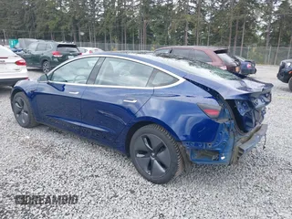 2018 Tesla Model 3 Long Range Battery z VIN 5YJ3E1EBXJF092025, wystawiony jako IAAI lot #42268369 z przebiegiem 132 687 mil mil oraz . Historia ofert i sprzedaży dostępna na DreamBid. Obrazek 3.