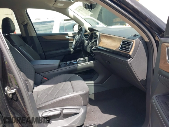 2024 Volkswagen Atlas SE with VIN 1V2WR2CA2RC531551, listed as a IAAI auction lot 42733108 with 34,551 mi miles and . Bid and sale history available at DreamBid. Image 5.