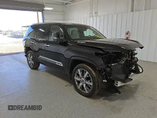 2023 Toyota Sequoia SR5 with VIN 7SVAAABA8PX012644, listed as a Copart auction lot 82786454 with 13,907 mi miles and Clean Title. Bid and sale history available at carsss.com. Image 4.