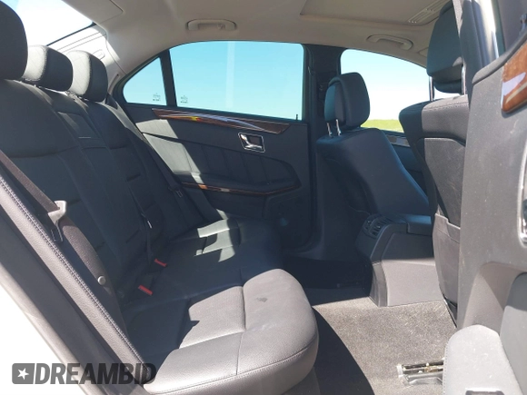 2011 Mercedes-Benz E 350 Luxury z VIN WDDHF2EB6BA505602, wystawiony jako IAAI lot #41859128 z przebiegiem 114 146 mil mil oraz . Historia ofert i sprzedaży dostępna na DreamBid. Obrazek 8.