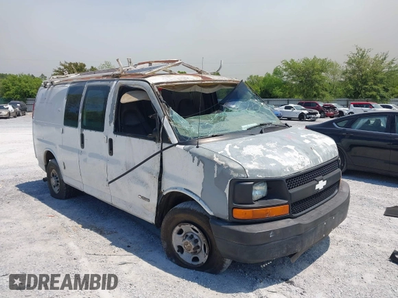 2005 Chevrolet Express Cargo Van with VIN 1GCGG25VX51226784, listed as a IAAI auction lot 42012325 with 537,878 mi miles. Bid and sale history available at carsss.com. Image 1.