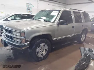 1998 Chevrolet Tahoe with VIN 1GNEK13R6WJ377054, listed as a IAAI auction lot 41785568 with 327,139 mi miles. Bid and sale history available at carsss.com. Image 2.