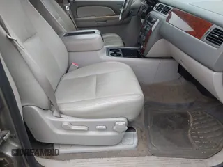 2009 Chevrolet Tahoe 2LT z VIN 1GNFK23069R250256, wystawiony jako IAAI lot #42448620 z przebiegiem 207 255 mil mil oraz . Historia ofert i sprzedaży dostępna na DreamBid. Obrazek 5.