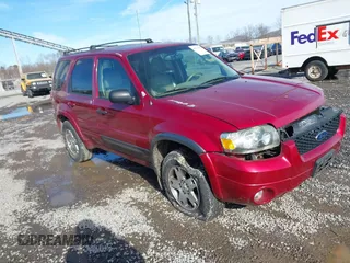 2005 Ford Escape Limited with VIN 1FMYU04185KA45589, listed as a IAAI auction lot 41575051 with 103,284 mi miles. Bid and sale history available at carsss.com. Image 1.