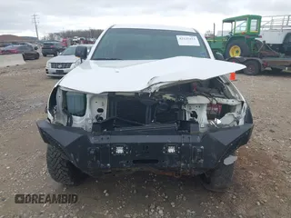 2008 Toyota Tacoma z VIN 5TEUU42NX8Z525861, wystawiony jako IAAI lot #42125414 z przebiegiem Nie podano mil oraz . Historia ofert i sprzedaży dostępna na DreamBid. Obrazek 6.