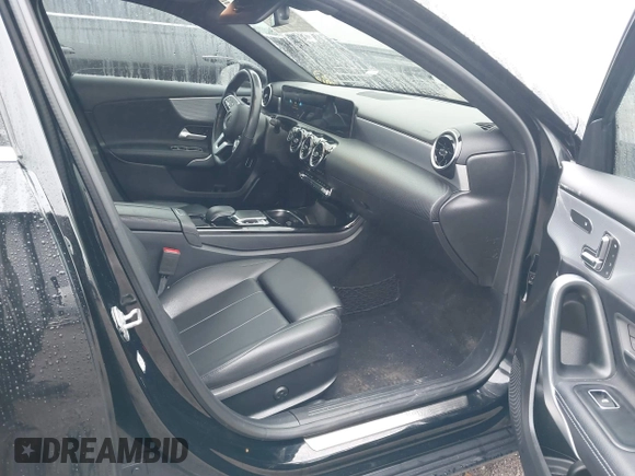 2020 Mercedes-Benz A 220 z VIN WDD3G4FB0LW040269, wystawiony jako IAAI lot #41903633 z przebiegiem 97 314 mil mil oraz . Historia ofert i sprzedaży dostępna na DreamBid. Obrazek 5.