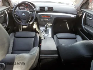 2013 BMW 1 Series 135i z VIN WBAUC9C53DVY60615, wystawiony jako Copart lot #76811044 z przebiegiem 77 183 mil mil oraz Szkoda całkowita • Salvage title. Historia ofert i sprzedaży dostępna na DreamBid. Obrazek 8.