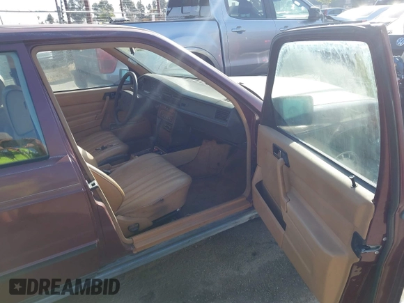 1987 Mercedes-Benz 190 z VIN WDBDB26D9HF306901, wystawiony jako IAAI lot #42018142 z przebiegiem 190 364 mil mil oraz . Historia ofert i sprzedaży dostępna na DreamBid. Obrazek 5.