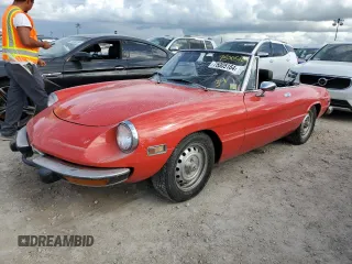 1973 Alfa Romeo Spider z VIN AR3041895, wystawiony jako Copart lot #75005164 z przebiegiem 75 449 mil mil oraz Szkody całkowita. Historia ofert i sprzedaży dostępna na DreamBid. Obrazek 1.