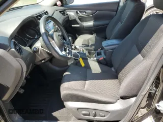 2017 Nissan Rogue SV z VIN KNMAT2MV5HP543165, wystawiony jako Copart lot #53532745 z przebiegiem 136 616 mil mil oraz Szkoda całkowita • Salvage title. Historia ofert i sprzedaży dostępna na DreamBid. Obrazek 7.