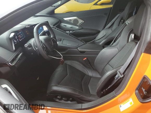 2024 Chevrolet Corvette 2LT z VIN 1G1YB2D43R5125766, wystawiony jako Copart lot #88470315 z przebiegiem Nie podano mil oraz Szkoda całkowita • Salvage title. Historia ofert i sprzedaży dostępna na DreamBid. Obrazek 7.
