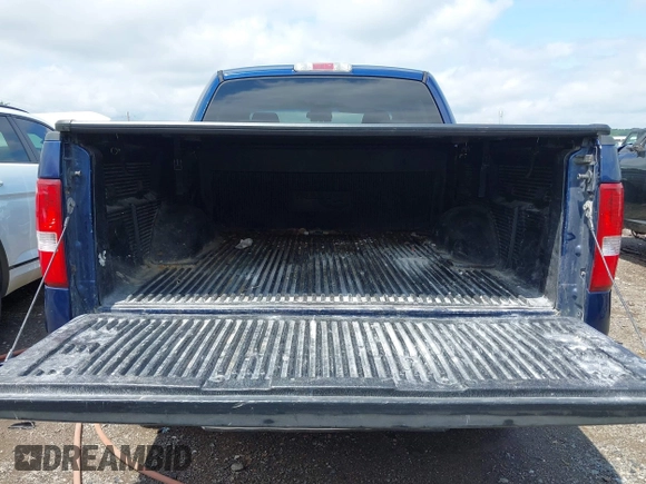 2008 Ford F-150 XLT z VIN 1FTPW14V78FB41598, wystawiony jako IAAI lot #42353178 z przebiegiem 185 747 mil mil oraz . Historia ofert i sprzedaży dostępna na DreamBid. Obrazek 18.