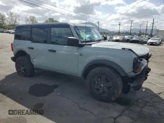 2024 Ford Bronco Black Diamond z VIN 1FMDE1BH9RLB26151, wystawiony jako Copart lot #51706795 z przebiegiem 10 981 mil mil oraz Szkoda całkowita • Salvage title. Historia ofert i sprzedaży dostępna na DreamBid. Obrazek 4.