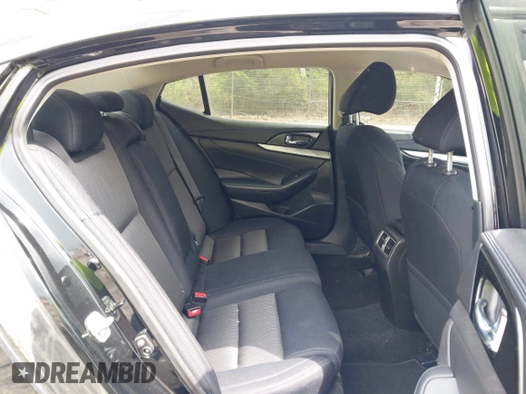 2016 Nissan Maxima SL with VIN 1N4AA6AP9GC901429, listed as a IAAI auction lot 41925962 with 133,615 mi miles and . Bid and sale history available at DreamBid. Image 8.