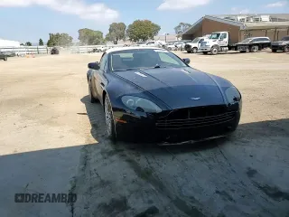 2009 Aston Martin Vantage z VIN SCFBF04CX9GD11858, wystawiony jako Copart lot #53907885 z przebiegiem 87 495 mil mil oraz Szkody całkowita. Historia ofert i sprzedaży dostępna na DreamBid. Obrazek 13.