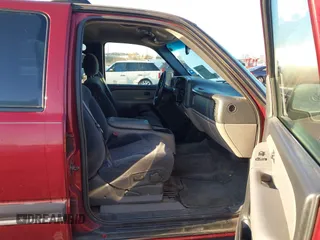 2002 Chevrolet Suburban LT z VIN 1GNFK16Z42J184265, wystawiony jako IAAI lot #41721855 z przebiegiem 227 772 mil mil oraz . Historia ofert i sprzedaży dostępna na DreamBid. Obrazek 5.