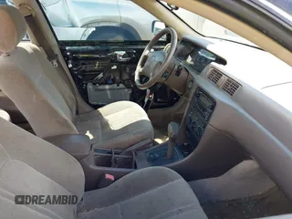 2000 Toyota Camry CE z VIN 4T1BG22K1YU663544, wystawiony jako IAAI lot #42252413 z przebiegiem 338 875 mil mil oraz . Historia ofert i sprzedaży dostępna na DreamBid. Obrazek 5.