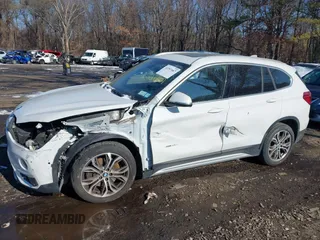 2017 BMW X1 xDrive28i with VIN WBXHT3Z36H4A52364, listed as a IAAI auction lot 41397667 with 61,960 mi miles. Bid and sale history available at carsss.com. Image 14.