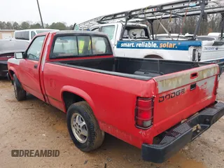 1996 Dodge Dakota z VIN 1B7FL26P1TS551841, wystawiony jako IAAI lot #41534036 z przebiegiem 229 386 mil mil oraz . Historia ofert i sprzedaży dostępna na DreamBid. Obrazek 3.