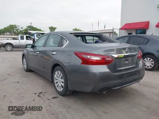 2018 Nissan Altima 2.5 SR with VIN 1N4AL3AP3JC165961, listed as a IAAI auction lot 41875782 with 56,252 mi miles. Bid and sale history available at carsss.com. Image 3.