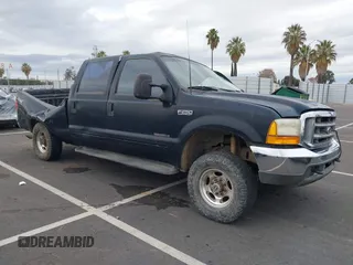 2000 Ford Super Duty F-250 XL with VIN 1FTNW21FXYEC90393, listed as a IAAI auction lot 40782838 with 302,920 mi miles. Bid and sale history available at carsss.com. Image 1.