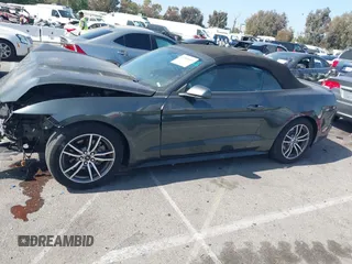 2016 Ford Mustang EcoBoost Premium z VIN 1FATP8UH7G5279277, wystawiony jako IAAI lot #42309882 z przebiegiem 111 519 mil mil oraz . Historia ofert i sprzedaży dostępna na DreamBid. Obrazek 14.