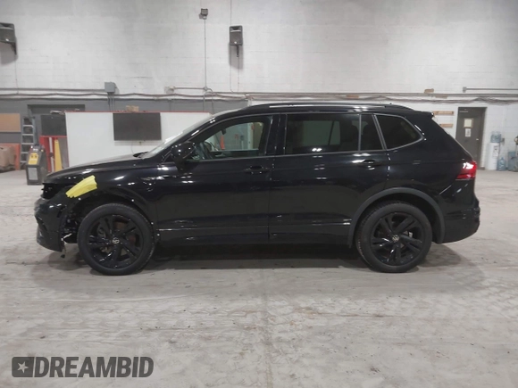 2024 Volkswagen Tiguan SE R-Line Black with VIN 3VV8B7AX8RM103700, listed as a IAAI auction lot 41991238 with 5,084 mi miles and . Bid and sale history available at DreamBid. Image 14.