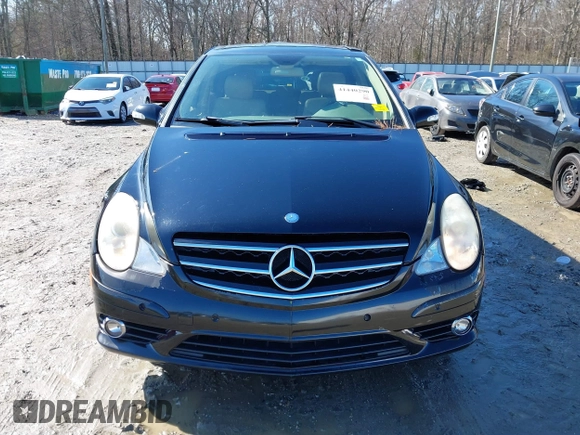 2010 Mercedes-Benz R-Class R 350 with VIN 4JGCB6FE0AA110342, listed as a IAAI auction lot 41440290 with 164,596 mi miles. Bid and sale history available at carsss.com. Image 12.