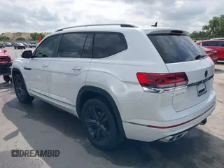 2022 Volkswagen Atlas SEL R-Line z VIN 1V2AR2CA7NC550648, wystawiony jako IAAI lot #41974370 z przebiegiem 48 378 mil mil oraz . Historia ofert i sprzedaży dostępna na DreamBid. Obrazek 3.