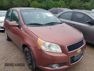2011 Chevrolet Aveo 2LT z VIN KL1TG6DEXBB255061, wystawiony jako IAAI lot #42316873 z przebiegiem 157 980 mil mil oraz . Historia ofert i sprzedaży dostępna na DreamBid. Obrazek 1.