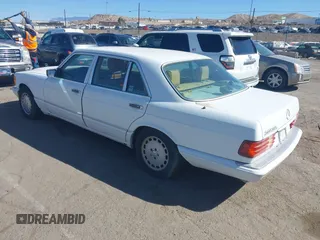 1989 Mercedes-Benz 560 with VIN WDBCA39DXKA433631, listed as a IAAI auction lot 41687132 with 137,621 mi miles and . Bid and sale history available at DreamBid. Image 3.