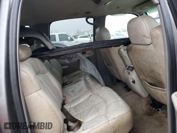 2001 Chevrolet Suburban LS with VIN 3GNEC16T31G203148, listed as a Copart auction lot 42713955 with 323,762 mi miles and Salvage Title. Bid and sale history available at carsss.com. Image 11.