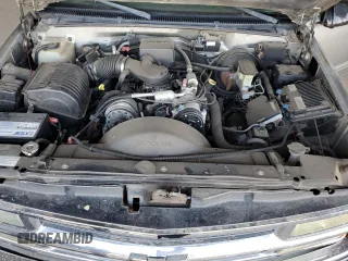 1999 Chevrolet Suburban z VIN 3GNFK16R3XG217135, wystawiony jako Copart lot #57158455 z przebiegiem 200 002 mil mil oraz Czysty tytuł • Clean title. Historia ofert i sprzedaży dostępna na DreamBid. Obrazek 11.