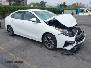 2020 Kia Forte LXS z VIN 3KPF24AD8LE185214, wystawiony jako IAAI lot #42108785 z przebiegiem 27 854 mil mil oraz . Historia ofert i sprzedaży dostępna na DreamBid. Obrazek 1.