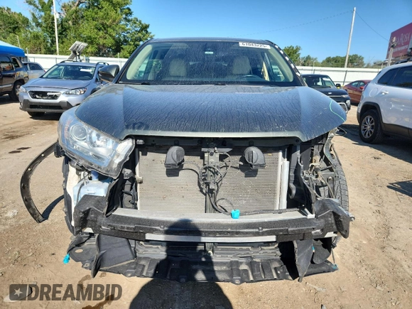 2017 Toyota Highlander LE with VIN 5TDBZRFH8HS477994, listed as a Copart auction lot 61043225 with 70,801 mi miles and Salvage title. Bid and sale history available at DreamBid. Image 5.