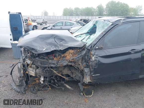 2015 BMW X5 xDrive50i z VIN 5UXKR6C56F0J78575, wystawiony jako IAAI lot #41933018 z przebiegiem Nie podano mil oraz . Historia ofert i sprzedaży dostępna na DreamBid. Obrazek 18.