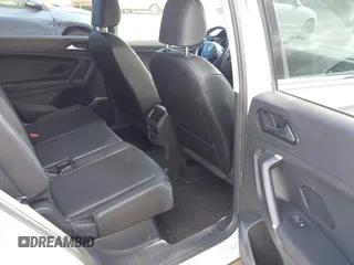 2018 Volkswagen Tiguan SEL z VIN 3VV3B7AX7JM126402, wystawiony jako IAAI lot #42046690 z przebiegiem 54 790 mil mil oraz . Historia ofert i sprzedaży dostępna na DreamBid. Obrazek 8.