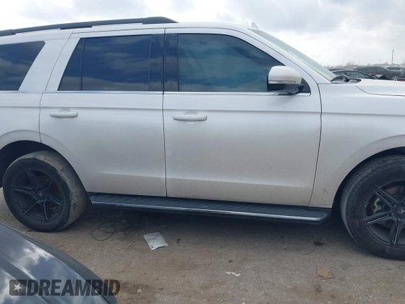 2019 Ford Expedition XLT with VIN 1FMJU1HT9KEA81854, listed as a IAAI auction lot 41462070 with 83,087 mi miles. Bid and sale history available at carsss.com. Image 13.