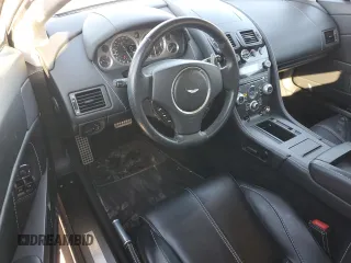 2014 Aston Martin Vantage z VIN SCFEKBBK3EGD18661, wystawiony jako Copart lot #86366204 z przebiegiem 14 863 mil mil oraz Szkoda całkowita • Salvage title. Historia ofert i sprzedaży dostępna na DreamBid. Obrazek 8.