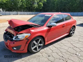 2013 Volvo C30 T5 z VIN YV1672MK1D2307517, wystawiony jako Copart lot #54678364 z przebiegiem 75 260 mil mil oraz Szkody całkowita. Historia ofert i sprzedaży dostępna na DreamBid. Obrazek 1.
