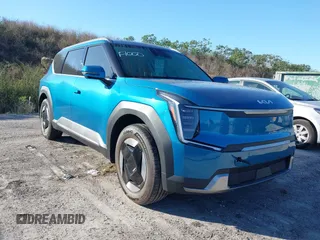 2024 Kia EV9 Wind z VIN KNDAFFS59R6035841, wystawiony jako IAAI lot #41046761 z przebiegiem Nie podano mil oraz . Historia ofert i sprzedaży dostępna na DreamBid. Obrazek 1.