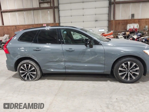 2023 Volvo XC60 Plus Dark Theme with VIN YV4L12RW7P1253928, listed as a IAAI auction lot 41995098 with 36,211 mi miles. Bid and sale history available at carsss.com. Image 6.