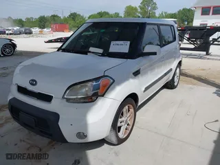 2011 Kia Soul ! with VIN KNDJT2A22B7712253, listed as a IAAI auction lot 41864671 with 179,904 mi miles. Bid and sale history available at carsss.com. Image 2.