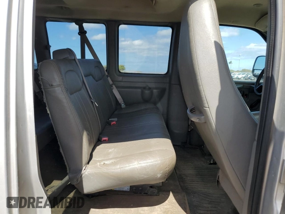 2011 Chevrolet Express Passenger LS z VIN 1GNSGBF4XB1169764, wystawiony jako Copart lot #64512794 z przebiegiem 75 532 mil mil oraz Szkoda całkowita • Salvage title. Historia ofert i sprzedaży dostępna na DreamBid. Obrazek 11.