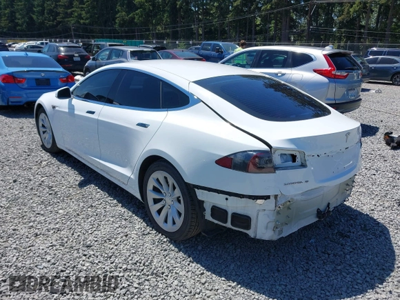 2016 Tesla Model S 90D z VIN 5YJSA1E29GF160332, wystawiony jako IAAI lot #42593749 z przebiegiem 92 702 mil mil oraz . Historia ofert i sprzedaży dostępna na DreamBid. Obrazek 3.