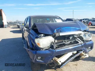 2015 Toyota Tacoma with VIN 5TFLU4EN6FX112038, listed as a IAAI auction lot 41592759 with 236,252 mi miles. Bid and sale history available at carsss.com. Image 1.