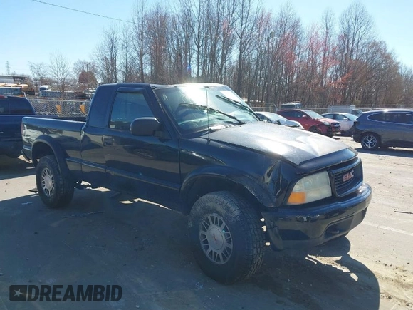 2000 GMC Sonoma SLS w/1SJ Pkg with VIN 1GTCT19W5Y8181305, listed as a IAAI auction lot 41694074 with 243,564 mi miles. Bid and sale history available at carsss.com. Image 1.