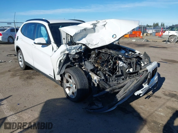 2015 BMW X1 sDrive28i z VIN WBAVM1C50FVZ94553, wystawiony jako IAAI lot #41321995 z przebiegiem Nie podano mil oraz . Historia ofert i sprzedaży dostępna na DreamBid. Obrazek 1.
