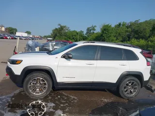 2021 Jeep Cherokee Trailhawk with VIN 1C4PJMBX4MD124980, listed as a IAAI auction lot 42372537 with 55,667 mi miles and . Bid and sale history available at DreamBid. Image 15.